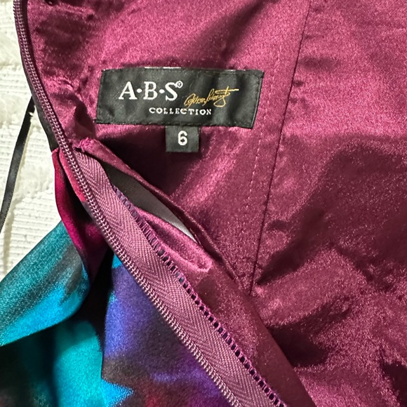 Multi-colored silk, strapless cocktail dress with bow - Picture 3 of 4